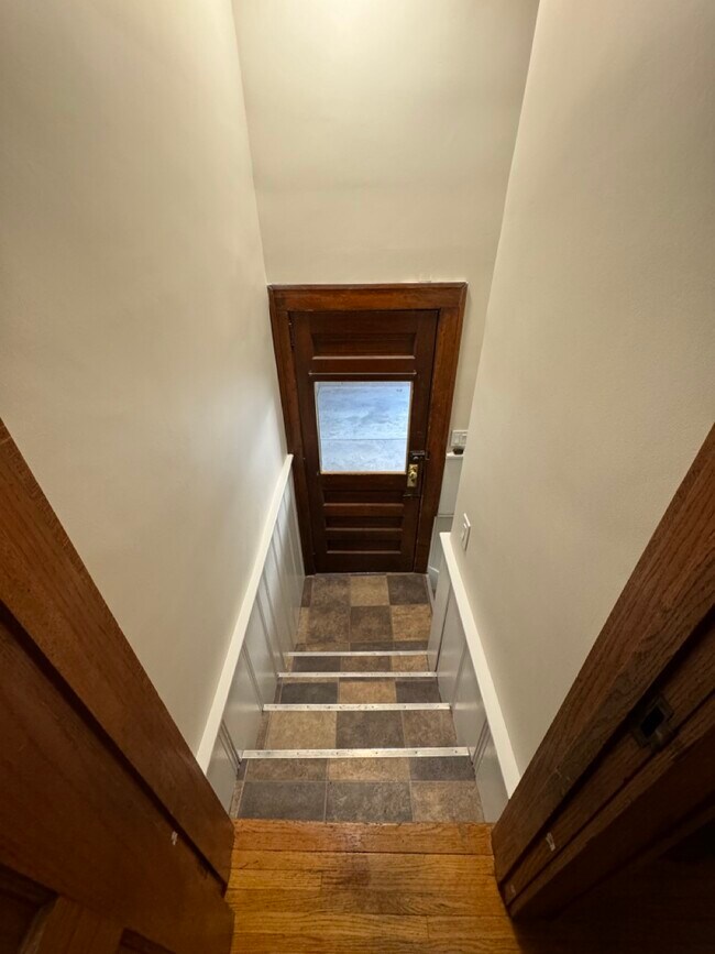 Building Photo - 1002 B St