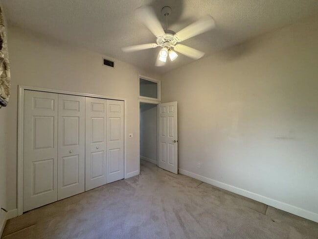 Building Photo - 4/3 Pool Home in Pelican Bay