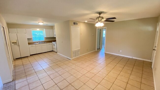 Building Photo - Cozy 3-Bedroom/1.5-bathroom Single Family Home in Casselberry!