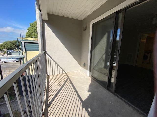 Building Photo - 935 La Posada Dr