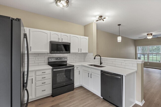Building Photo - 1218 Green Dr