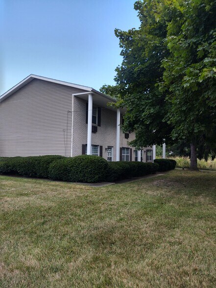 Primary Photo - 10576 Market Ave N