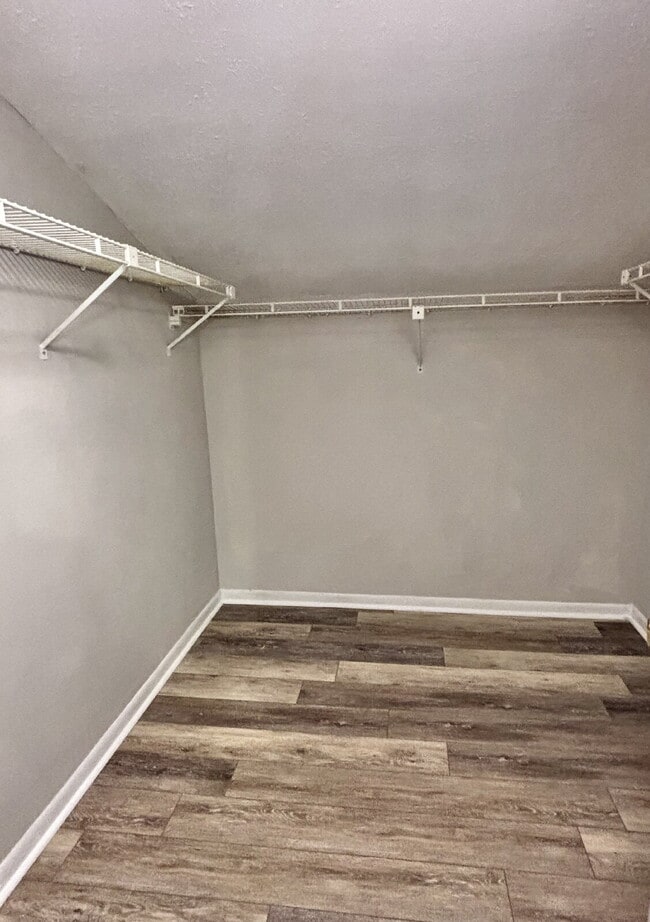 Building Photo - Move-In Special $200.00 Off First Month's ...