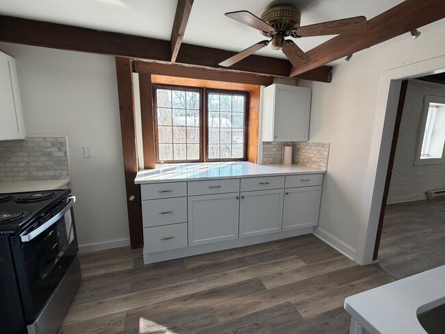 Building Photo - Unique 3 Bedroom with Den in Historic Building on Germantown Pike!