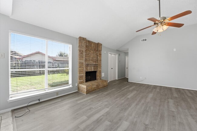 Building Photo - 7011 Lost Thicket Dr