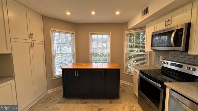 Building Photo - 7225 Steamerbell Row