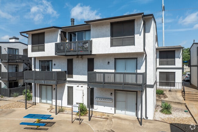 Building Photo - The Ayva at Oaklawn