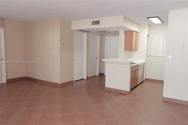 Building Photo - 2890 N Oakland Forest Dr