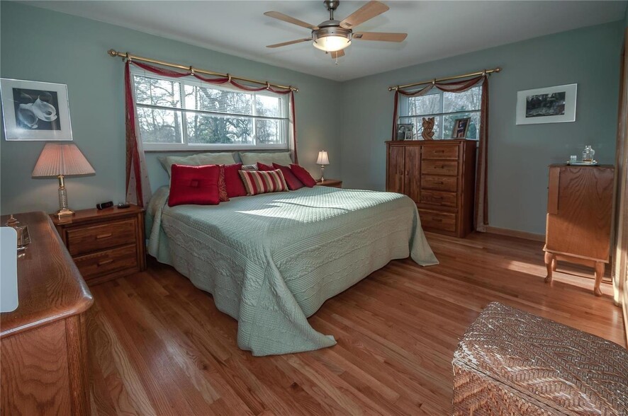 Master Bedroom - 9030 Old Bonhomme Rd