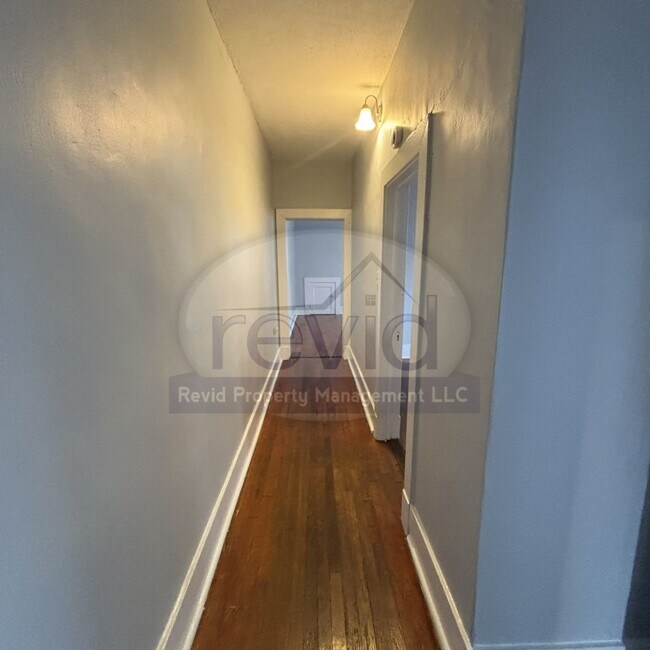 Building Photo - Move In Special! First Month Free!