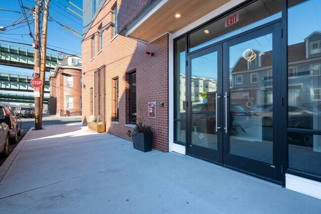 Primary Photo - 25 2nd St