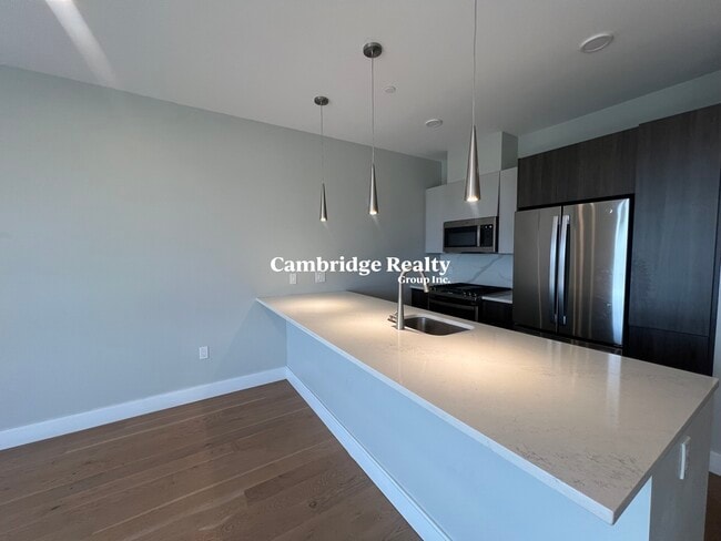 Building Photo - 12 Central St