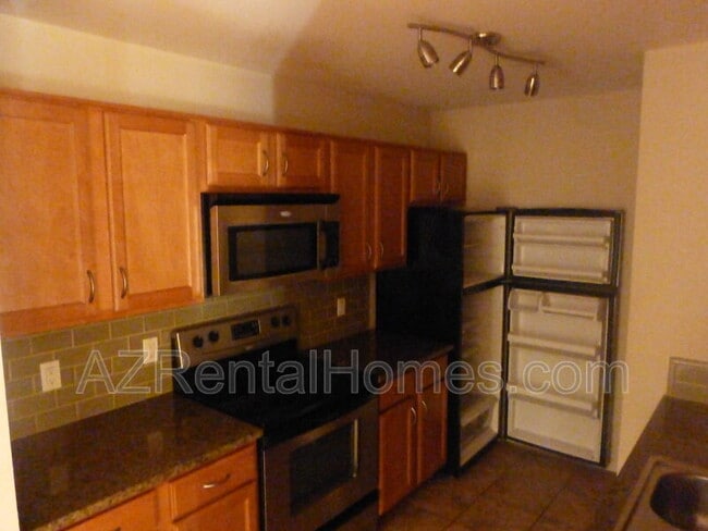 Building Photo - 2139 E Sanos Dr