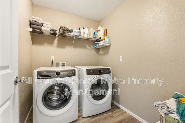Building Photo - 4827 Mt Shavano St