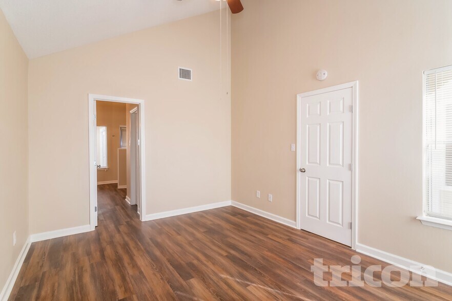 Building Photo - 16027 Hidden Acres Dr
