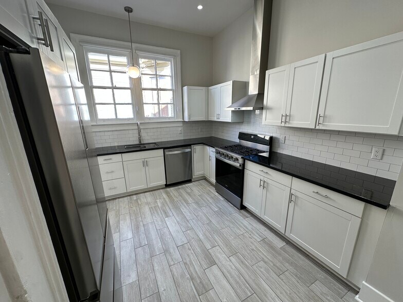 Fully renovated kitchen with granite countertops and all-new stainless steel appliances - 5520 Loyola Ave
