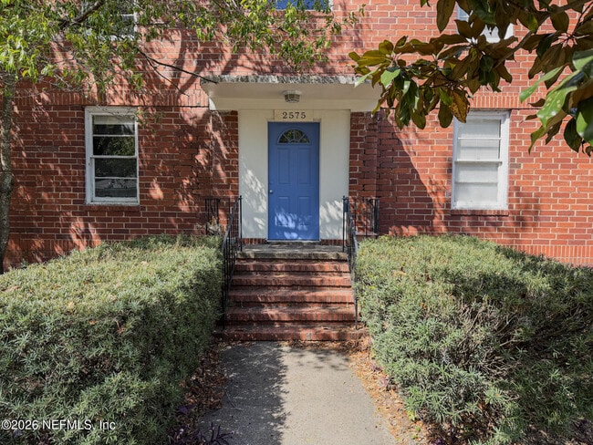 Building Photo - 2575 Myra St