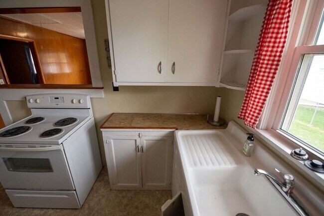 Building Photo - 112 E 15th St