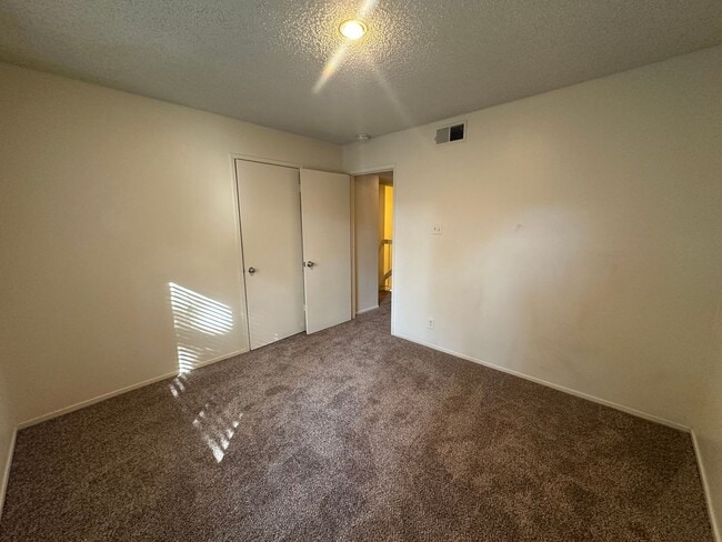 Building Photo - Updated 3 Bedroom Townhome in North Tahoe Park