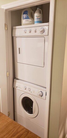 Full size washer and dryer - 603 Maplewood Ave