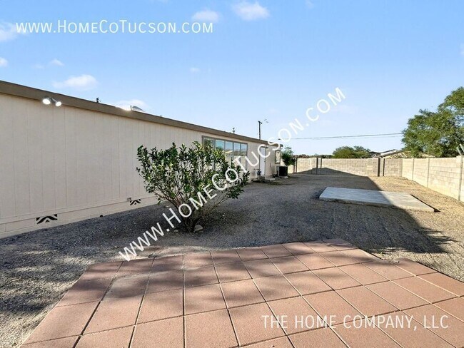 Building Photo - 5717 S Stewart Blvd