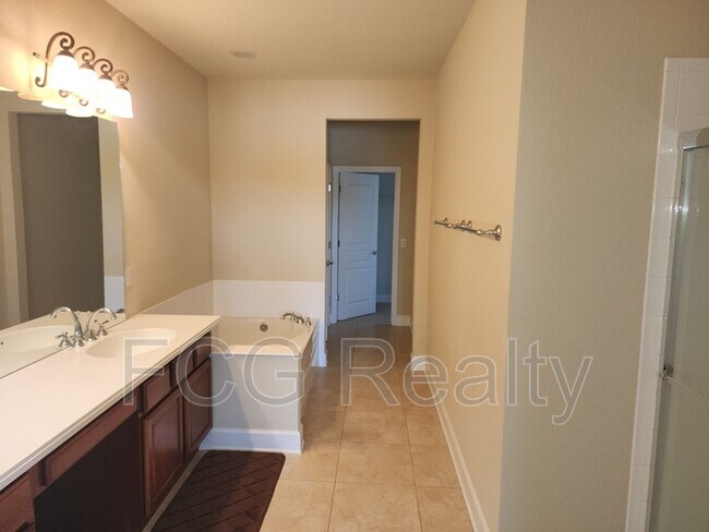 Building Photo - 1404 Milledge Ln