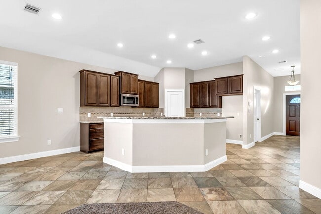 Building Photo - Welcome to this well-kept, single-story gem located in the Villas of Mia Lago!