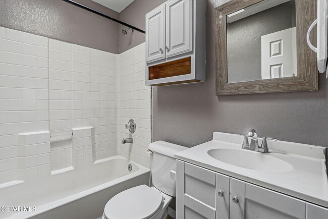 Building Photo - 305 De Palma Pl