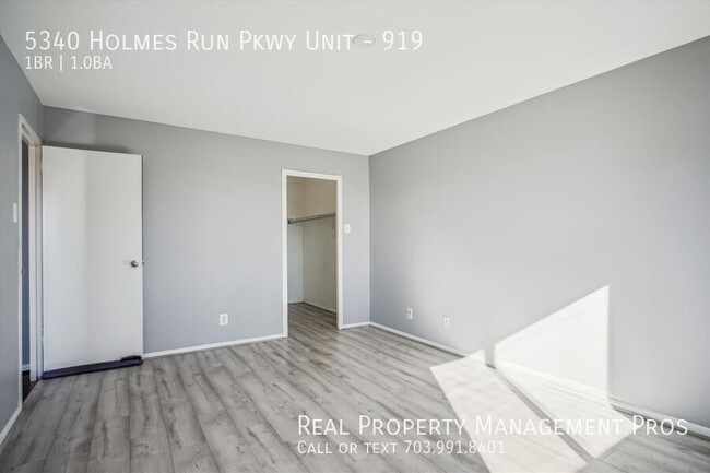 Building Photo - Stylish, Updated Condo Near Metro — All Ut...