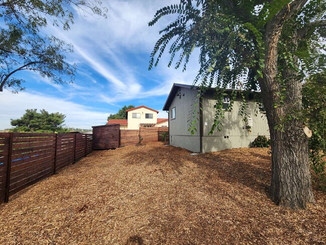 Building Photo - Cozy Craftsman style home!