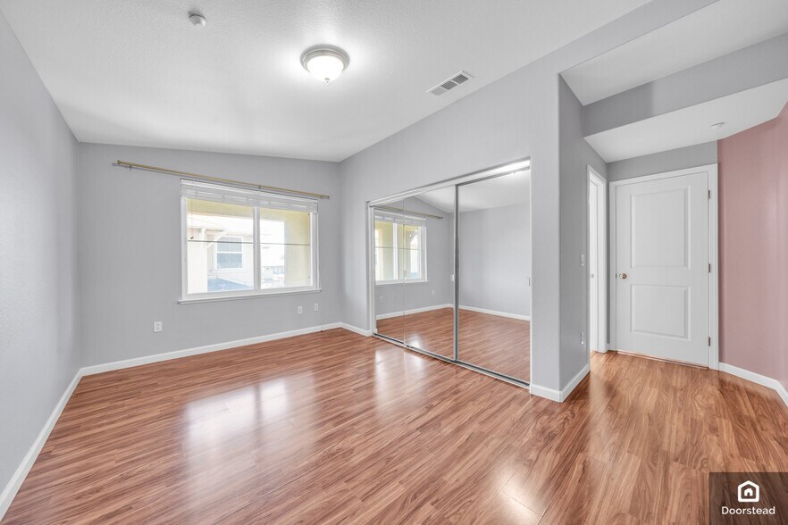 Building Photo - 955 Pavilion Loop