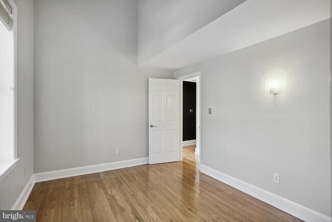 Building Photo - 676 4th St NE