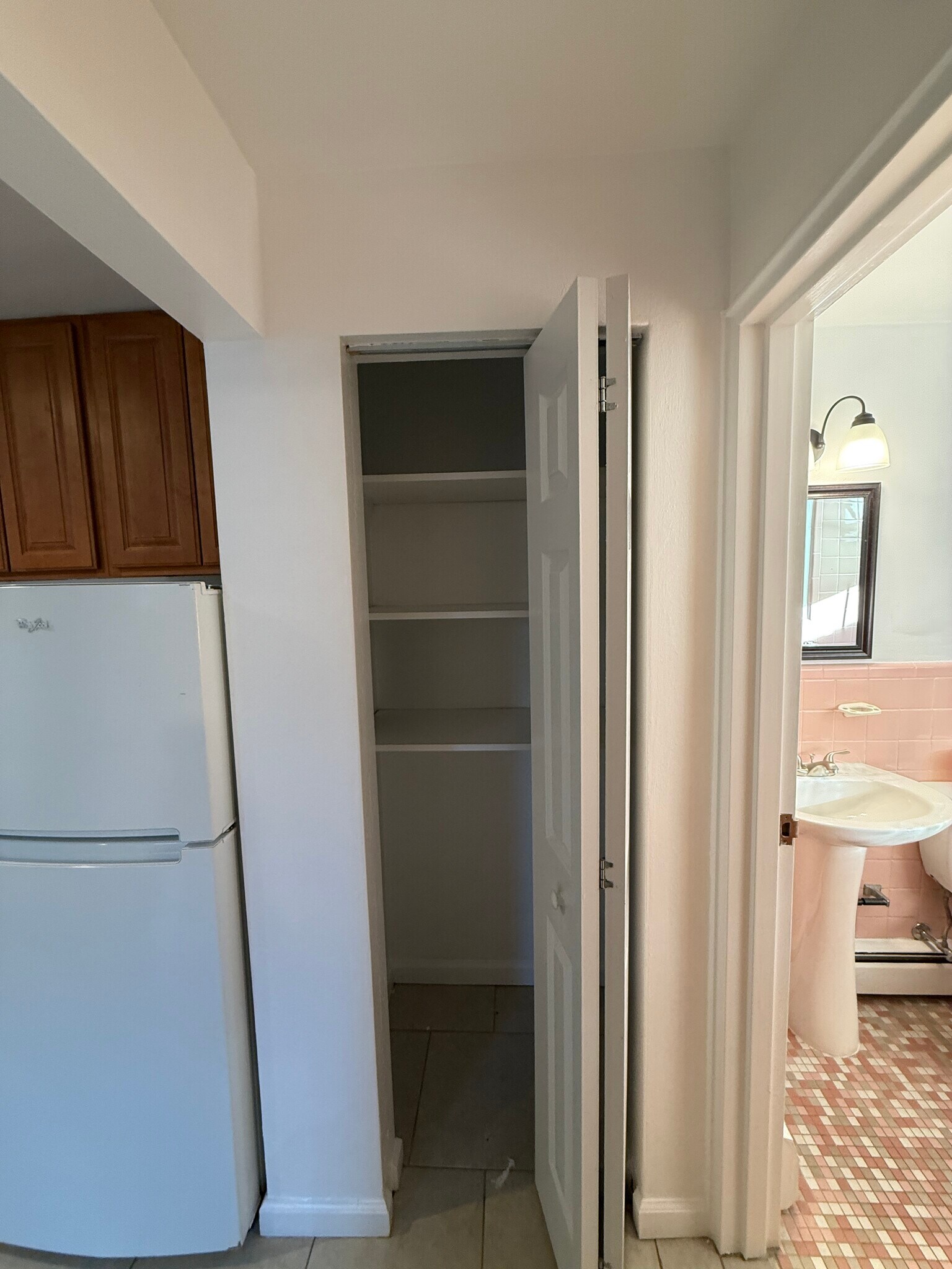 Building Photo - 3313 Camvic Ter