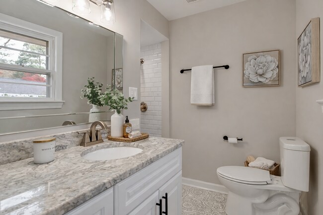 Building Photo - 2813 Pine Ridge Ln