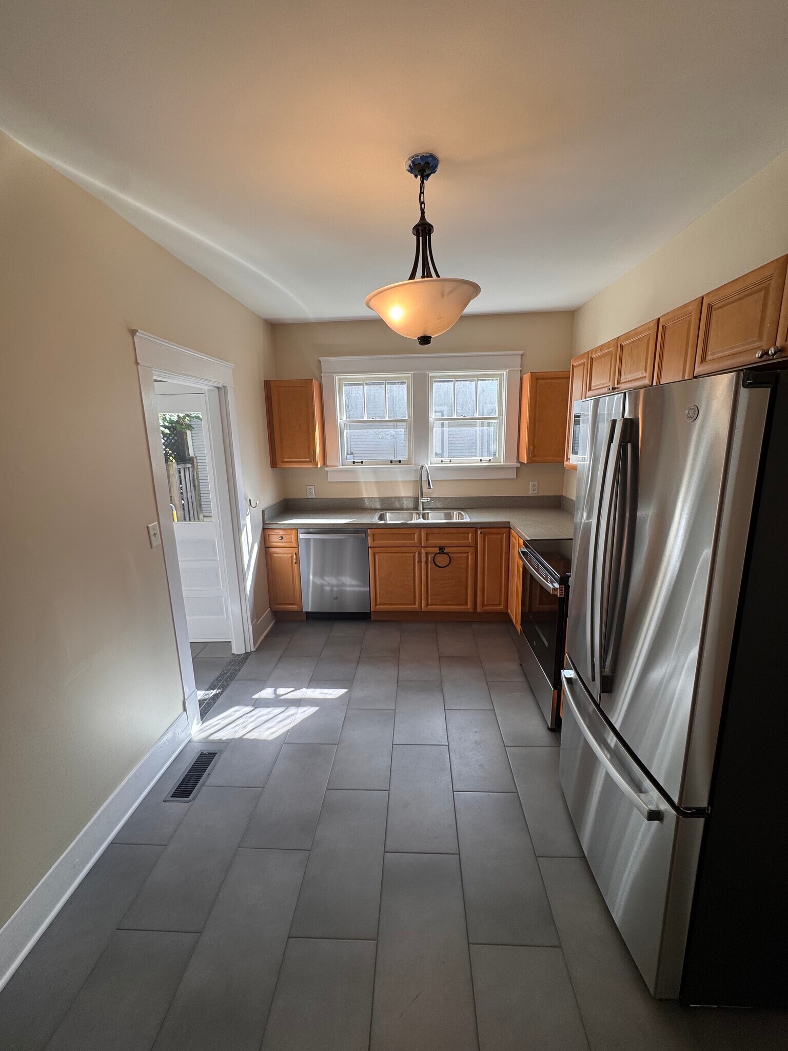 Kitchen - 1409 Stratton Ave