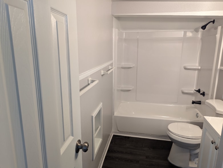 Building Photo - 2010 Dickinson Ave NW