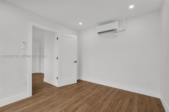 Building Photo - 8201 SW 42nd St