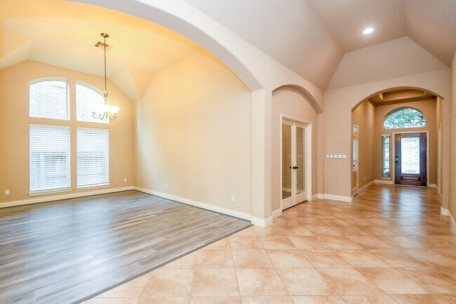 Building Photo - 2911 Village Brook Ln