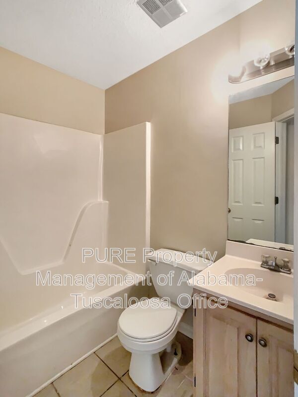 Building Photo - 1368 Southern Gardens Dr