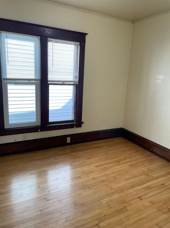 Building Photo - Cherry, 919