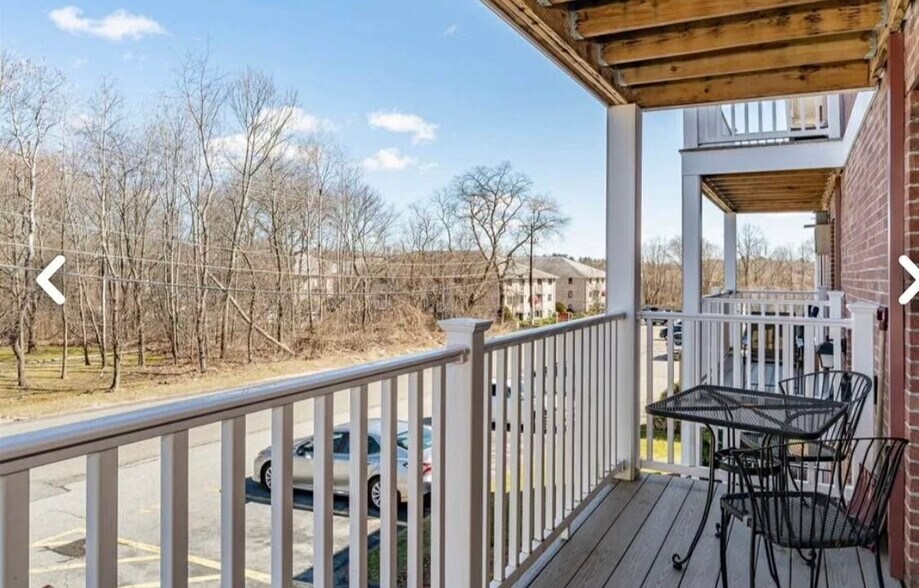 Building Photo - 5 Kenmar Dr