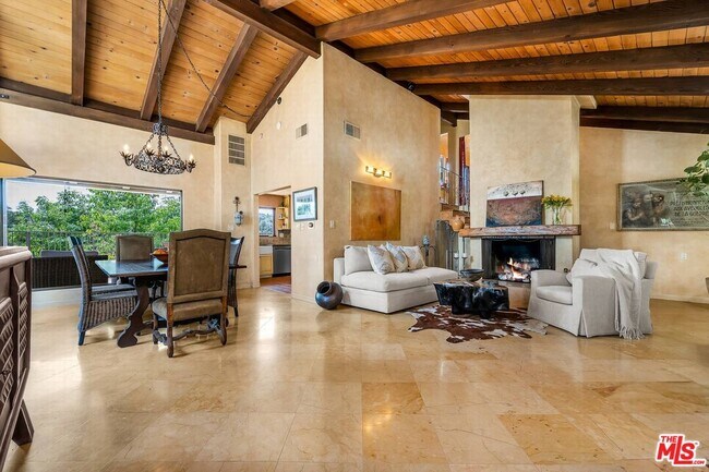 Building Photo - 4557 Saltillo St