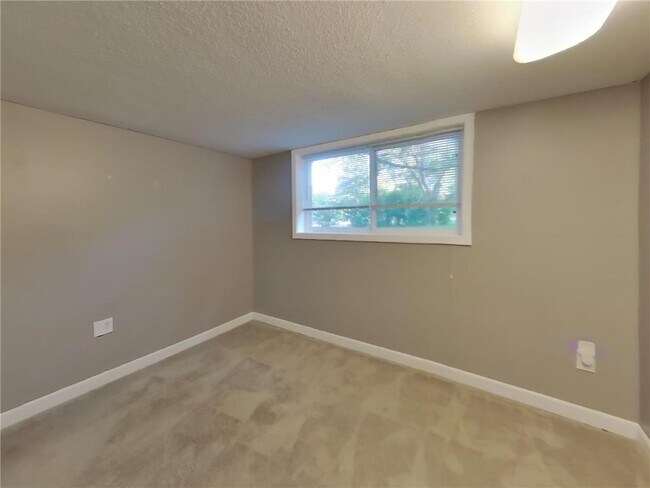 Building Photo - 3820 Union Terrace Ln N