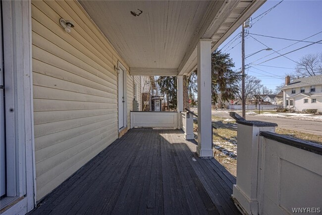 Building Photo - 609 24th St