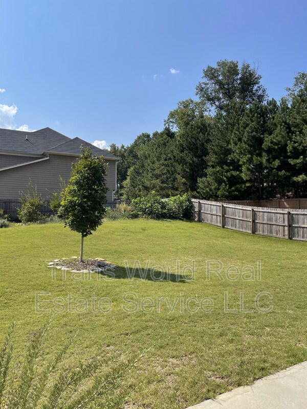 Building Photo - 7531 Silk Tree Pointe