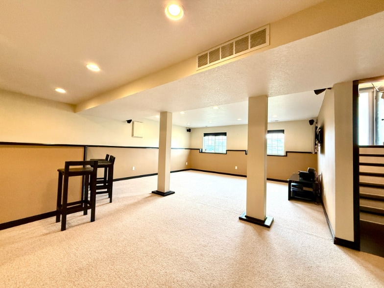 Building Photo - 505 SE Pleasant View Dr