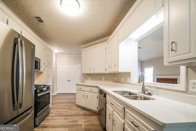 Building Photo - 204 Lee Ct
