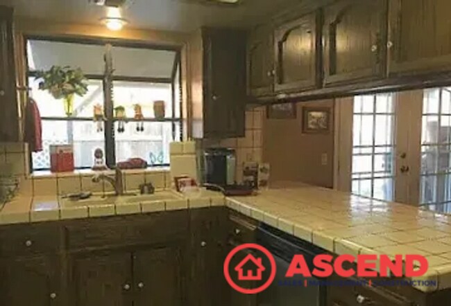 Building Photo - Quaint Home Near Pacheco and Stine!