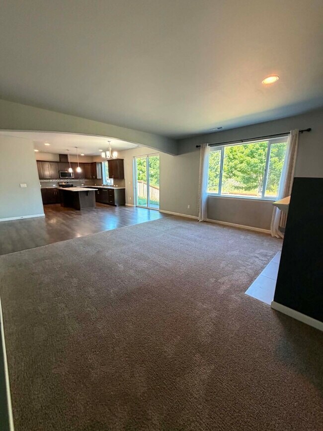 Building Photo - 15550 Chad Dr SE