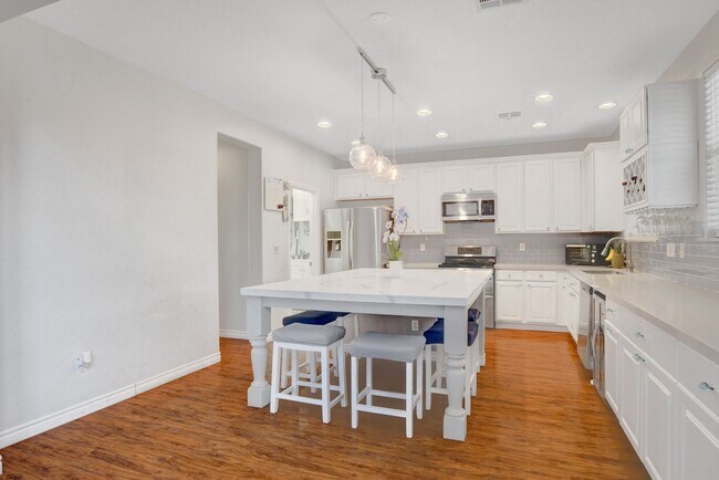 Building Photo - Spacious 4-Bedroom Home for Lease in Gated...